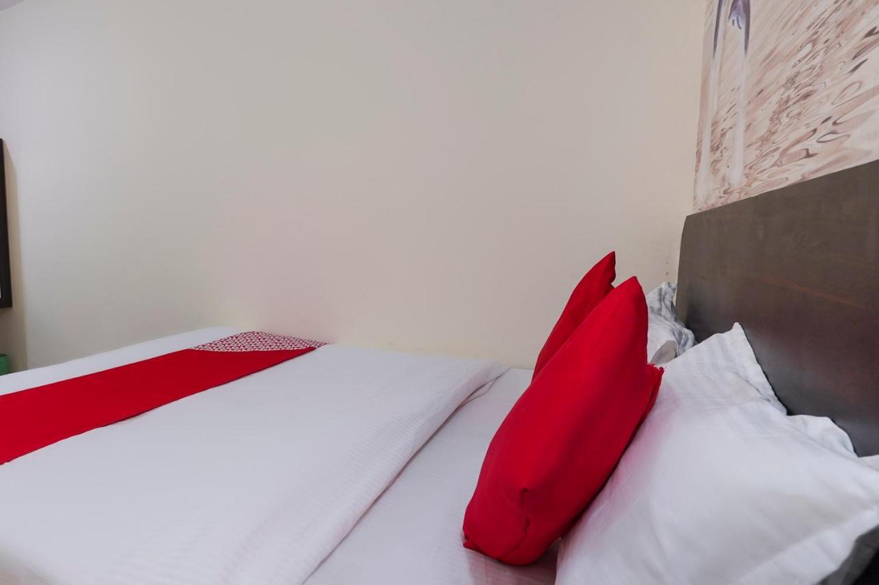 פונה Oyo Flagship 68474 Hotel Viraj מראה חיצוני תמונה